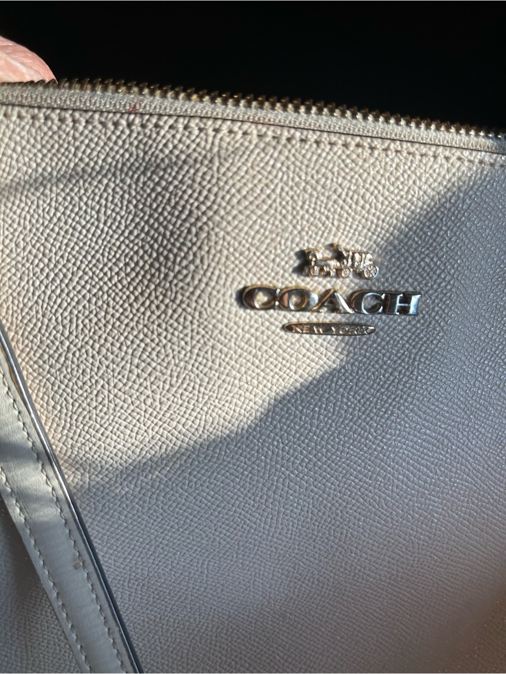 Coach Large Cream Leather Tote with Gold Hardware and Double Straps - Picture 4 of 7